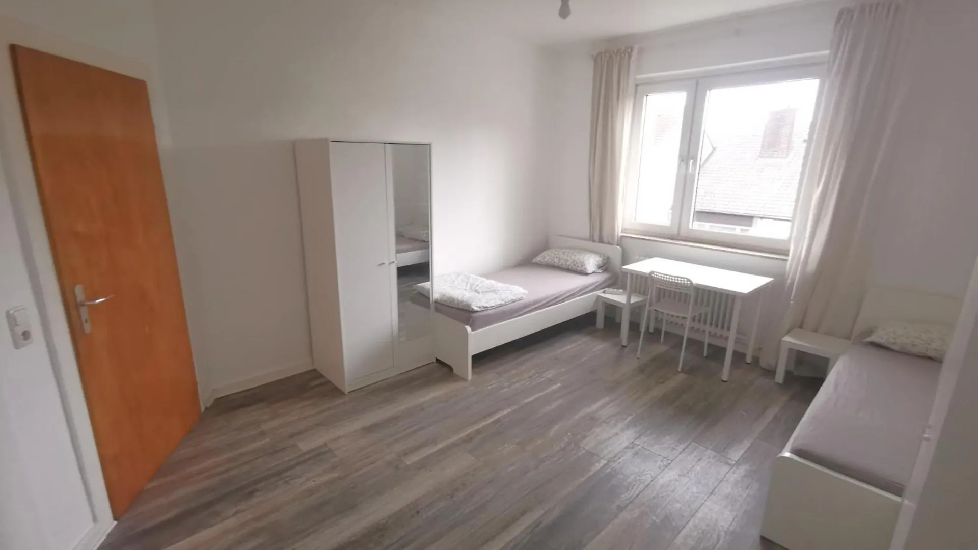3-Zimmer Wohnung 20Min To Fair - Max 6 Personen Seelze 0*,  Germany